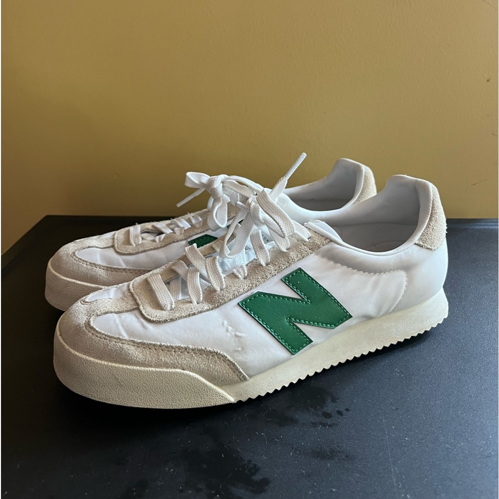 New Balances white and green sneakers
